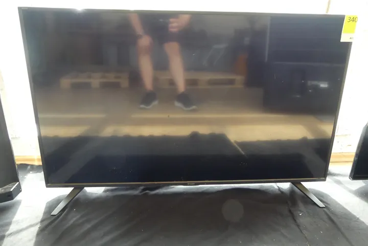 Sharp LCD Colour TV, Modell: LC-49UI7552E